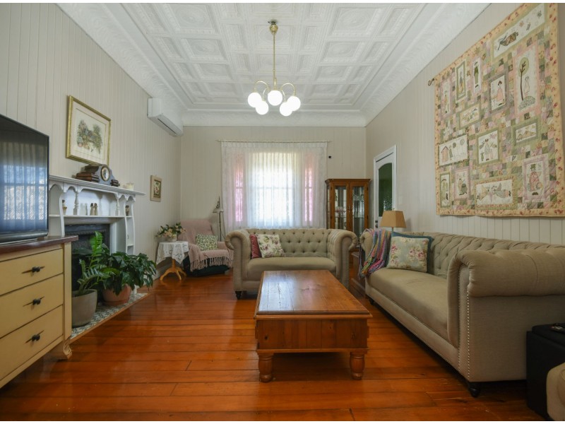 192 South Street, Centenary Heights QLD 4350