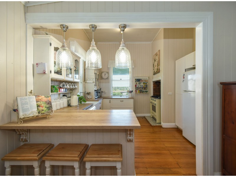 192 South Street, Centenary Heights QLD 4350