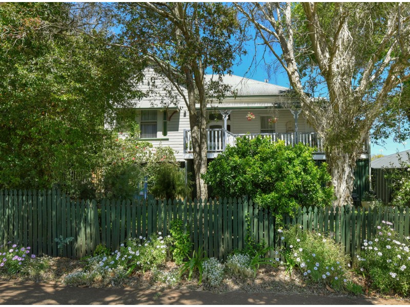 192 South Street, Centenary Heights QLD 4350