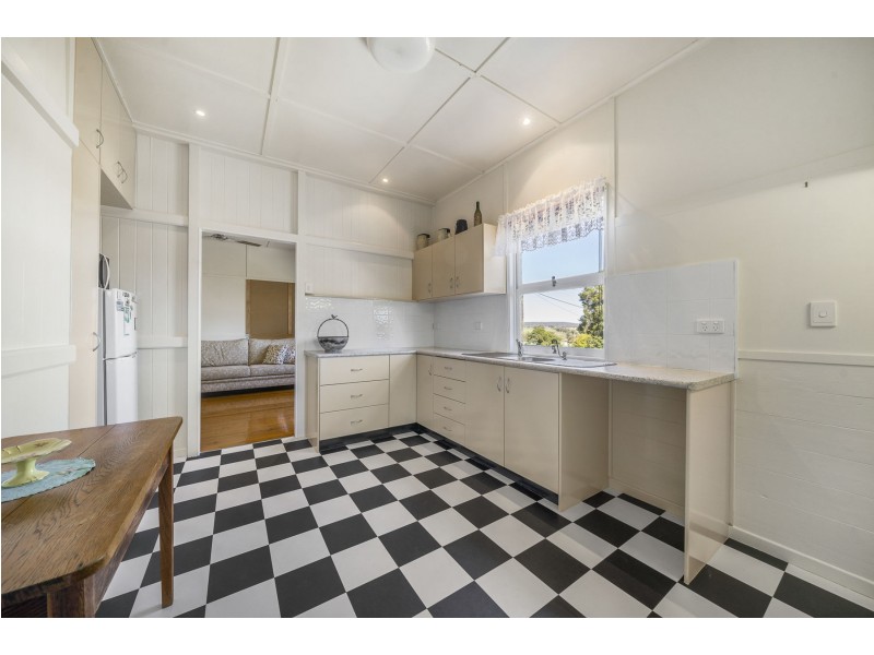 8 Hirst Street, Greenmount QLD 4359