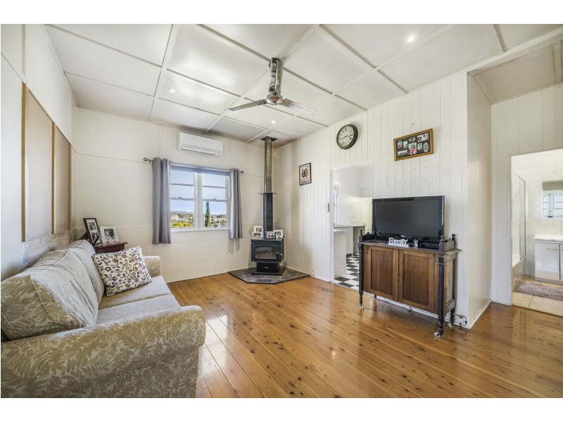 8 Hirst Street, Greenmount QLD 4359