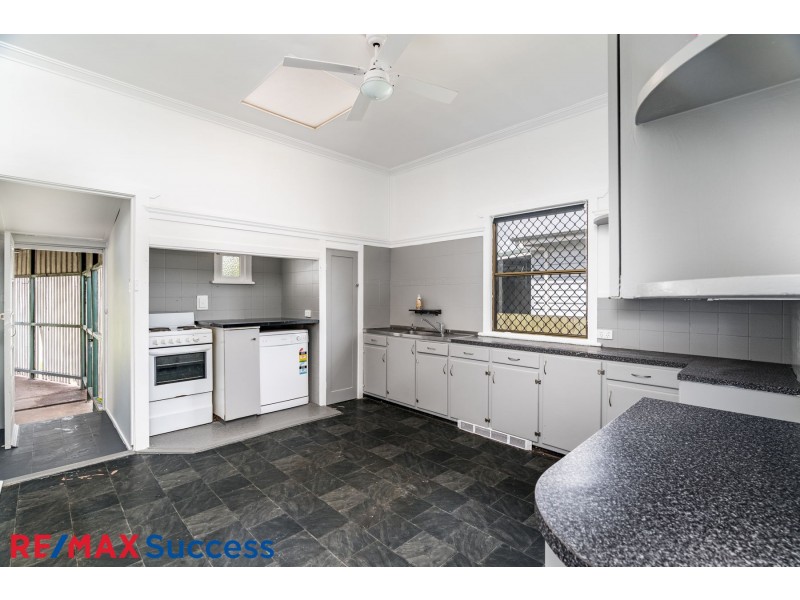 220 Bridge St, Newtown QLD 4350