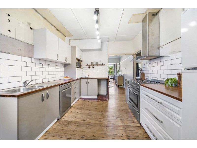 40 Cay Street, Newtown QLD 4350