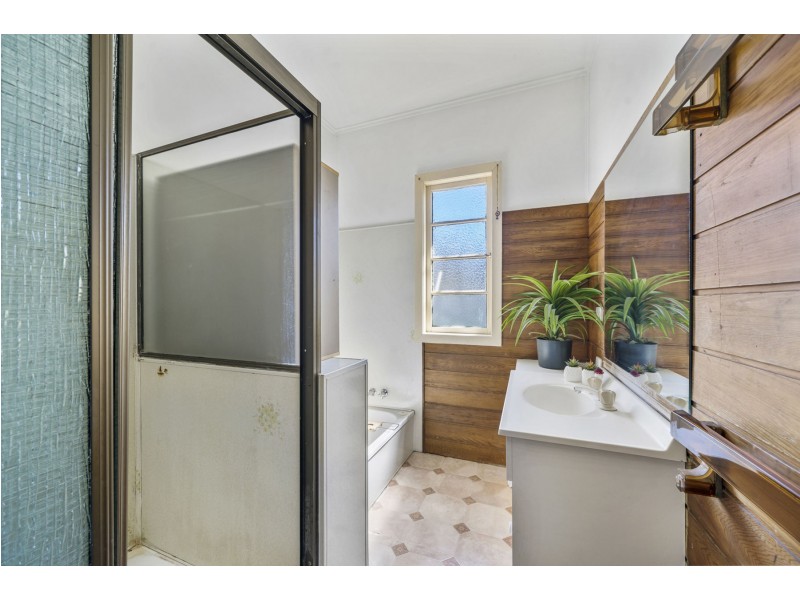 40 Cay Street, Newtown QLD 4350