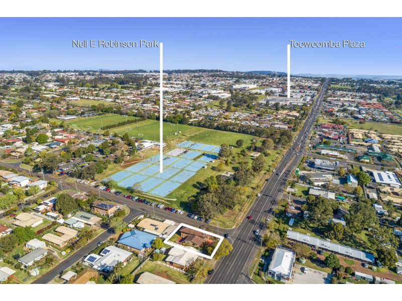 824 Ruthven Street, Kearneys Spring QLD 4350