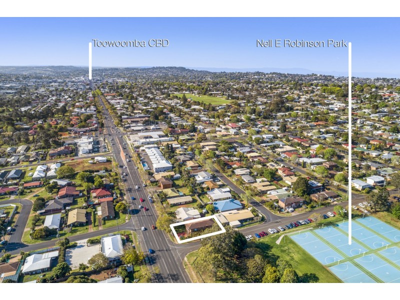 824 Ruthven Street, Kearneys Spring QLD 4350