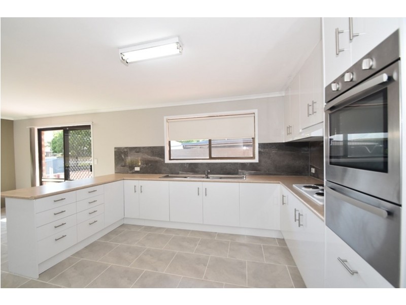 824 Ruthven Street, Kearneys Spring QLD 4350