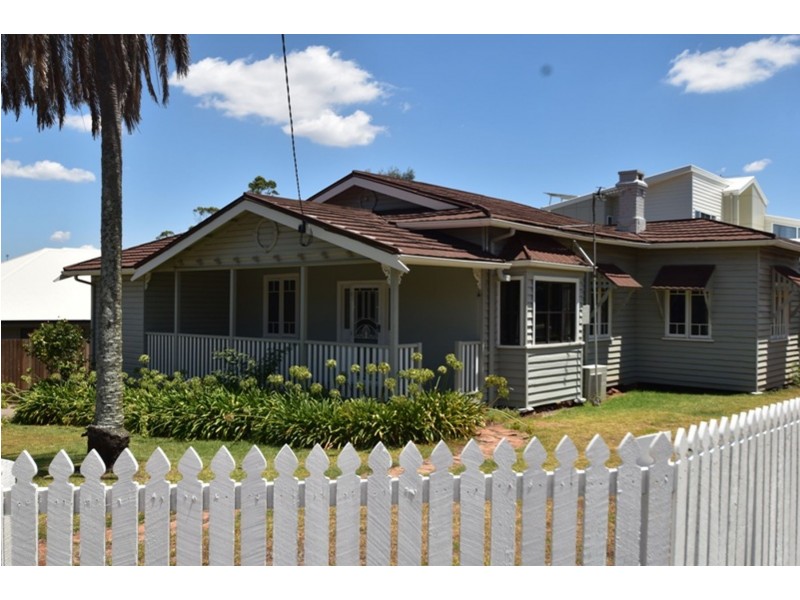 51 Mary Street, Mount Lofty QLD 4350