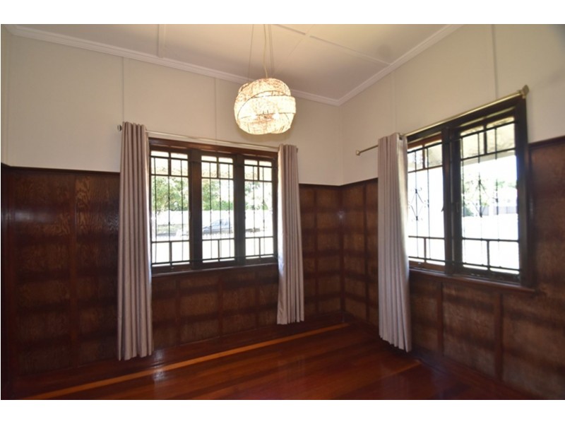 51 Mary Street, Mount Lofty QLD 4350