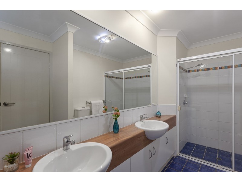 11 Scullin Street, Middle Ridge QLD 4350