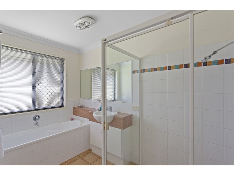 11 Scullin Street, Middle Ridge QLD 4350