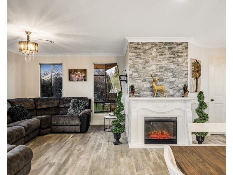 4 Weale Street, Mount Kynoch QLD 4350