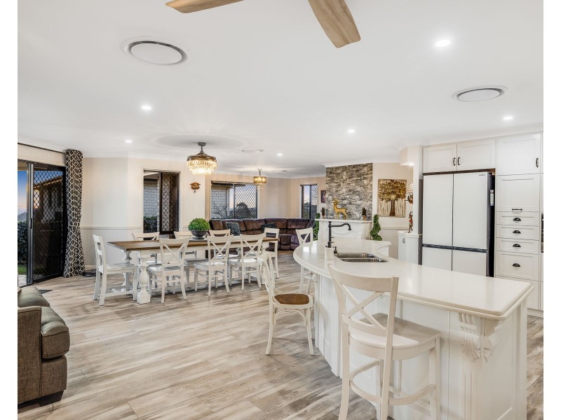 4 Weale Street, Mount Kynoch QLD 4350