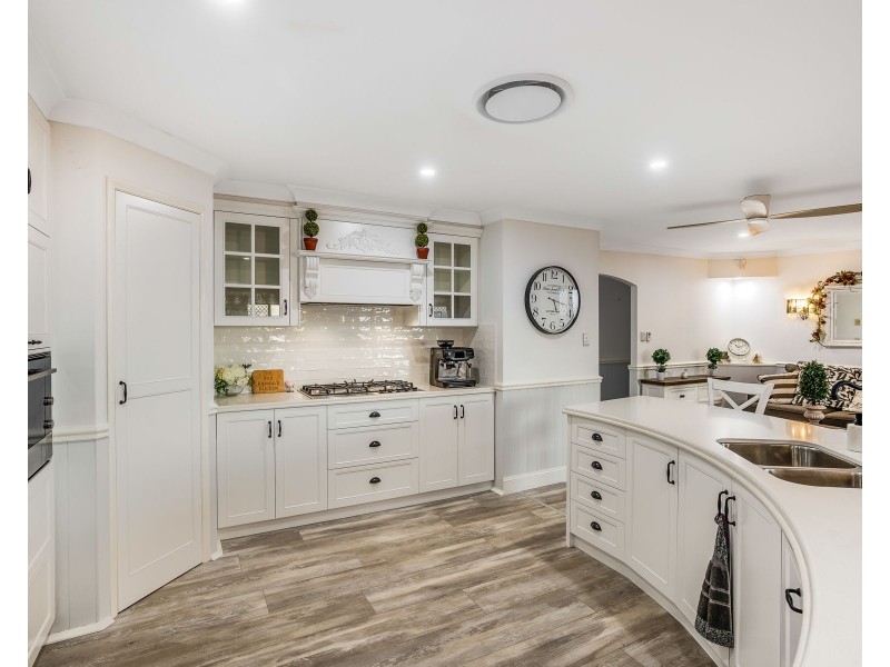 4 Weale Street, Mount Kynoch QLD 4350