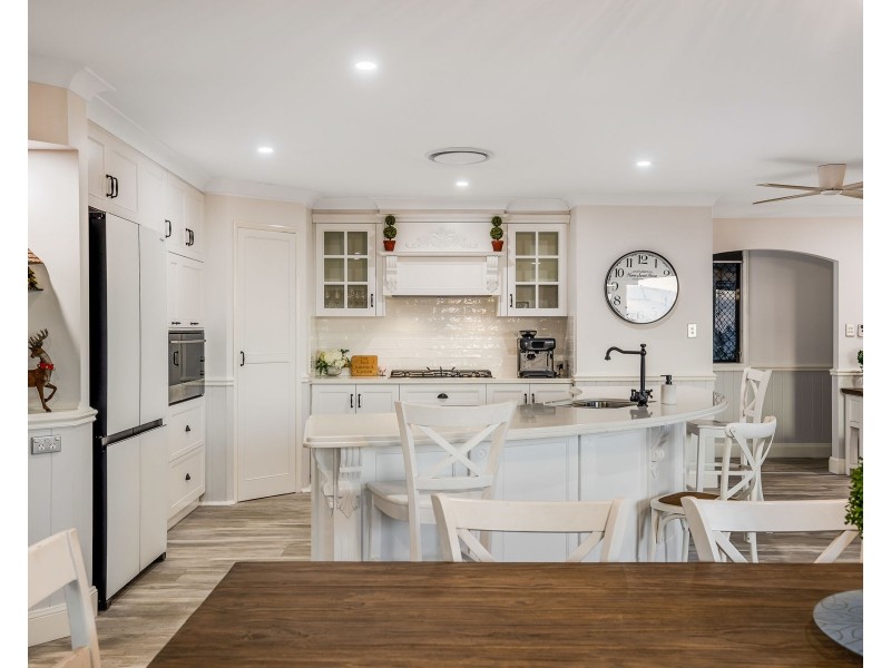 4 Weale Street, Mount Kynoch QLD 4350