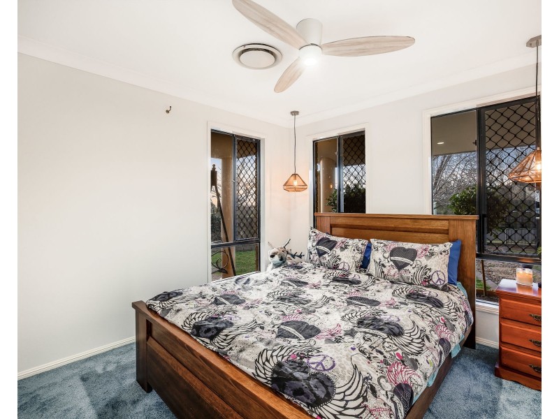 4 Weale Street, Mount Kynoch QLD 4350