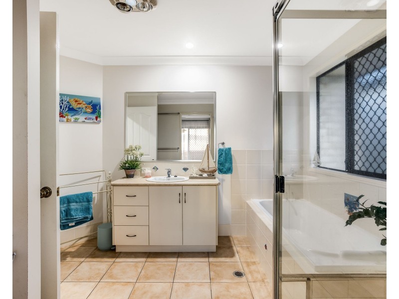 4 Weale Street, Mount Kynoch QLD 4350