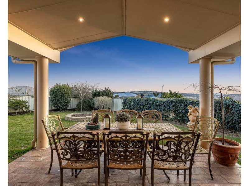 4 Weale Street, Mount Kynoch QLD 4350