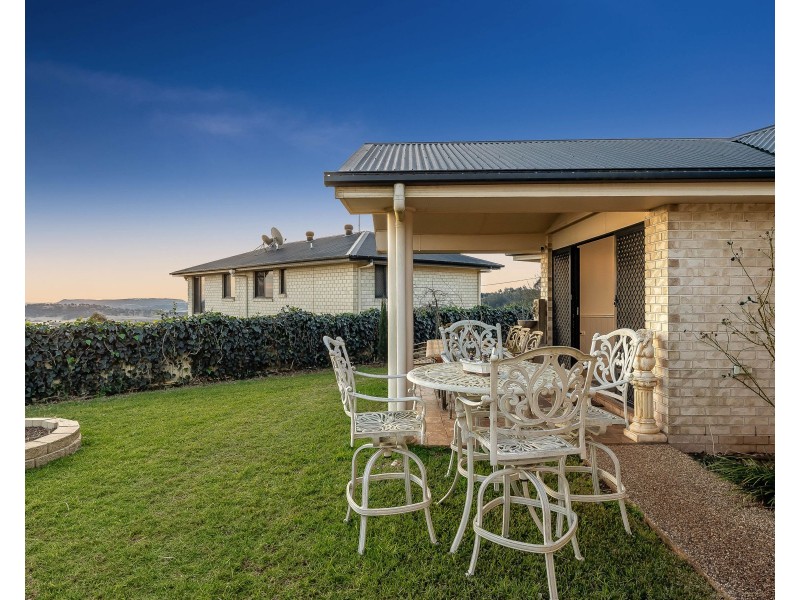 4 Weale Street, Mount Kynoch QLD 4350