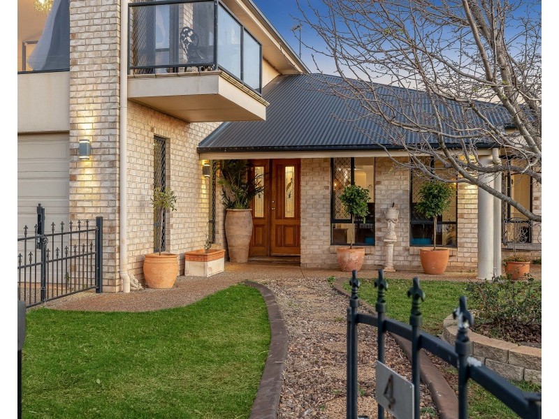 4 Weale Street, Mount Kynoch QLD 4350