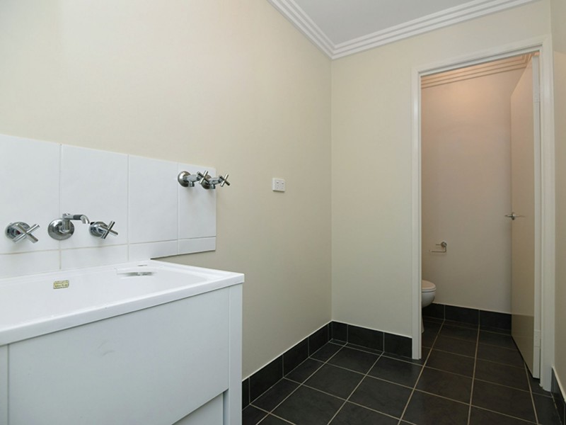 1/11 Albert Street, Newtown QLD 4350