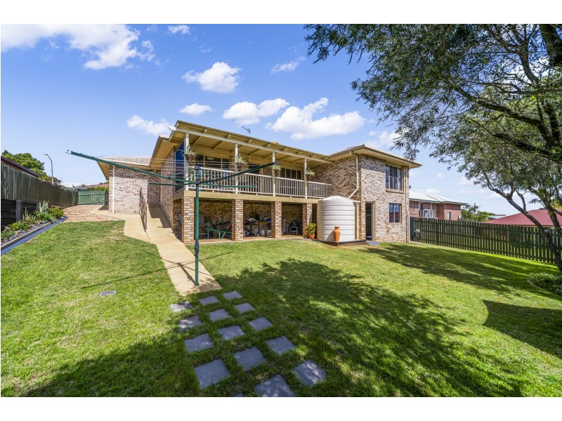 39 Dalzell Crescent, Darling Heights QLD 4350