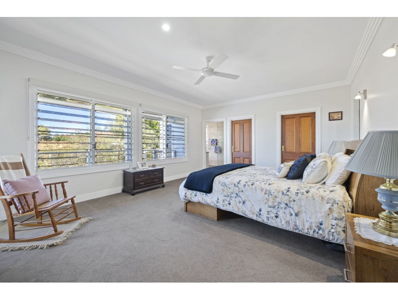 3 Grasmere Court, Mount Lofty QLD 4350