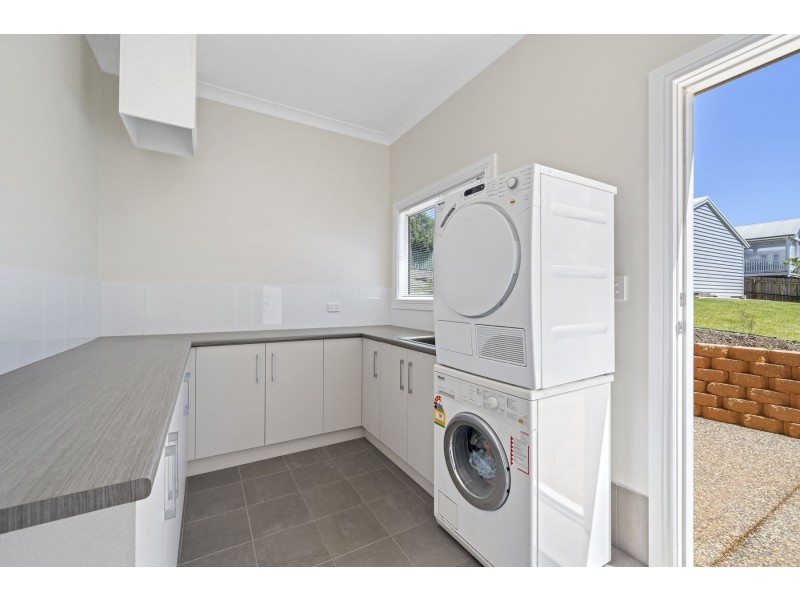 3 Grasmere Court, Mount Lofty QLD 4350