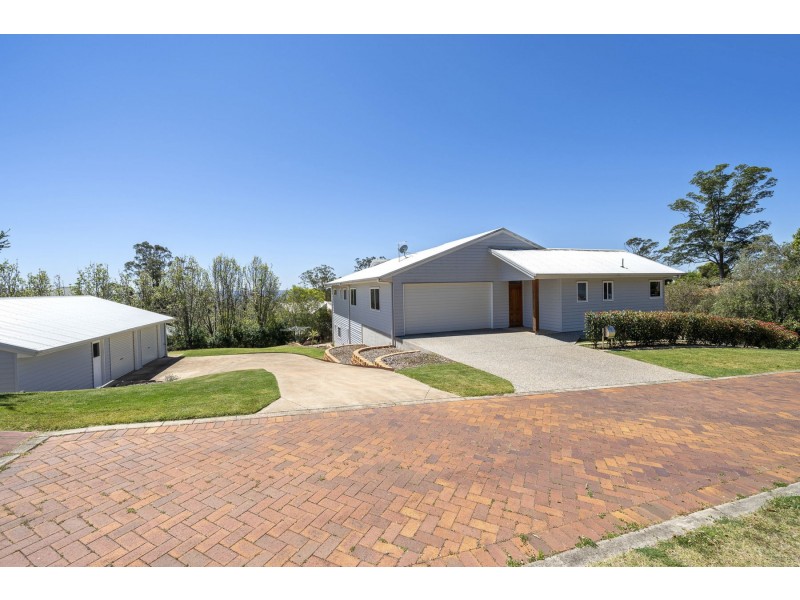 3 Grasmere Court, Mount Lofty QLD 4350