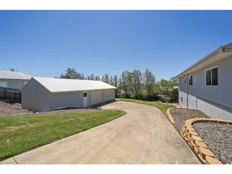 3 Grasmere Court, Mount Lofty QLD 4350