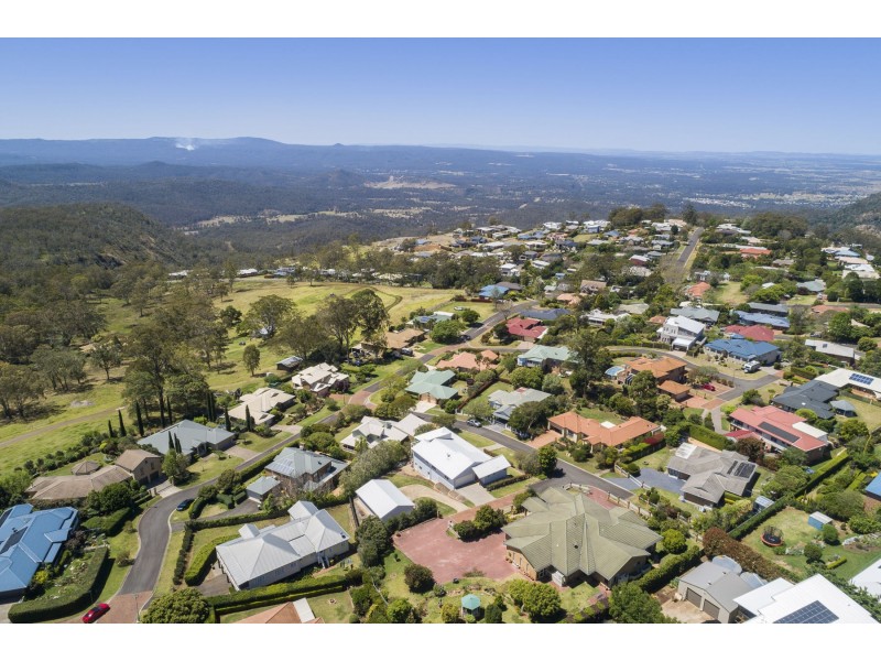 3 Grasmere Court, Mount Lofty QLD 4350