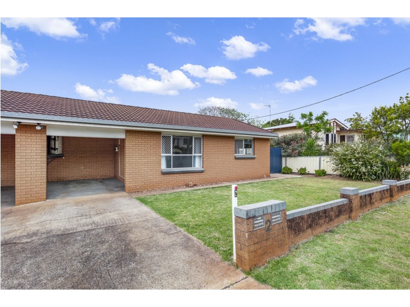 2/2 Doncaster Street, Newtown QLD 4350