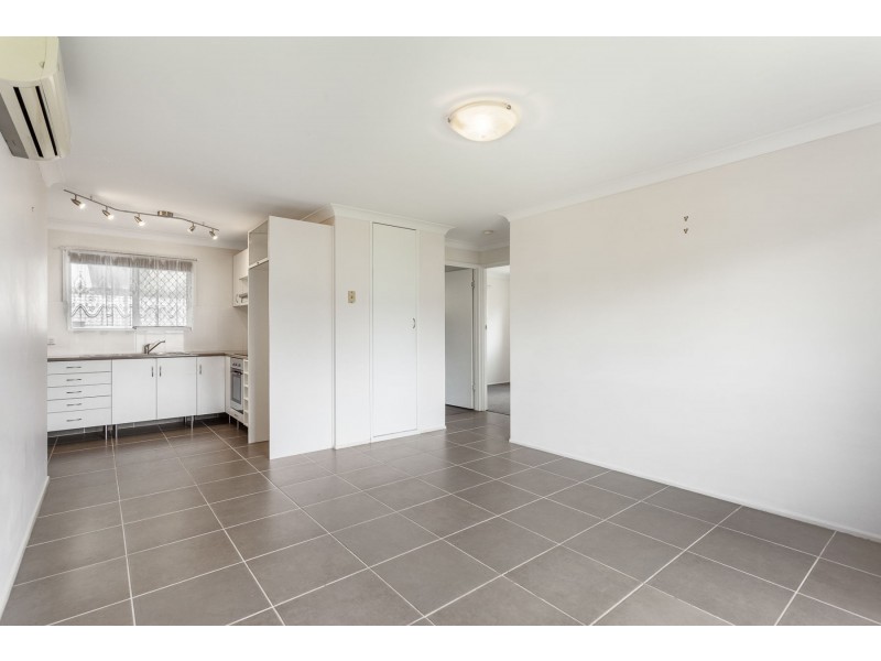 2/2 Doncaster Street, Newtown QLD 4350