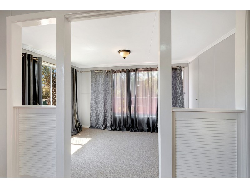 16 Erbacher Street, Centenary Heights QLD 4350
