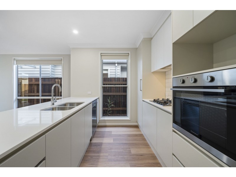2/3 McGrory Street, Kearneys Spring QLD 4350