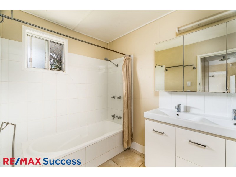 2 Gladstone Street, Newtown QLD 4350