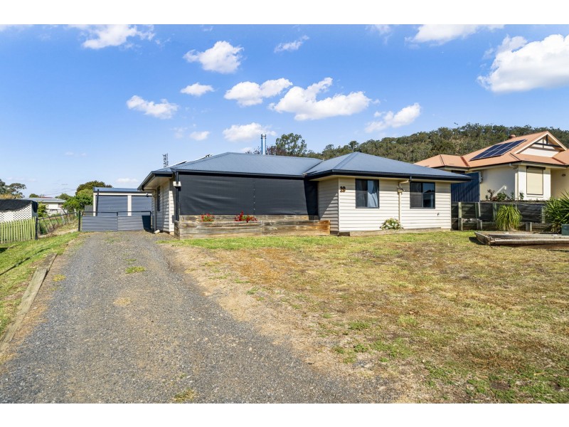 19 Bell Street, Greenmount QLD 4359