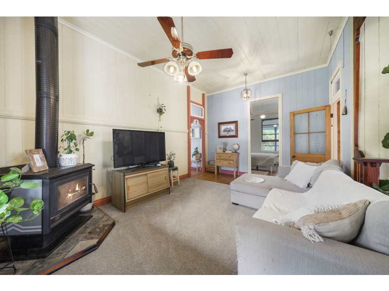 127 Koreelah Street, Upper Lockyer QLD 4352