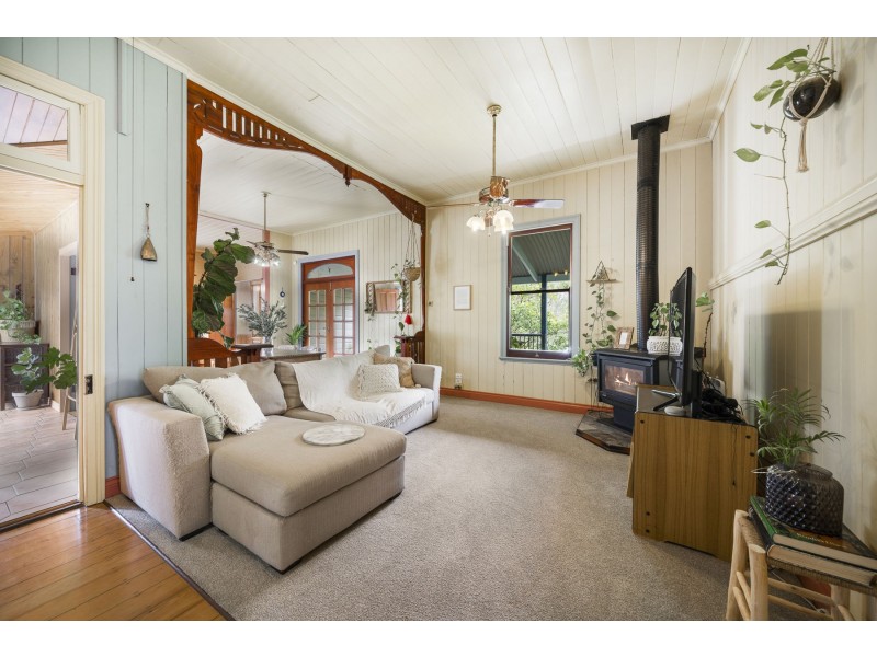 127 Koreelah Street, Upper Lockyer QLD 4352
