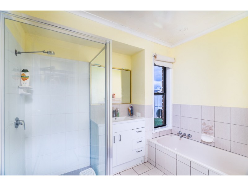 348 West Street, Kearneys Spring QLD 4350