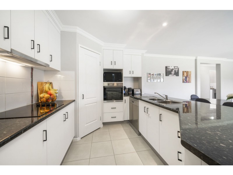 37 Ashford Drive, Wyreema QLD 4352