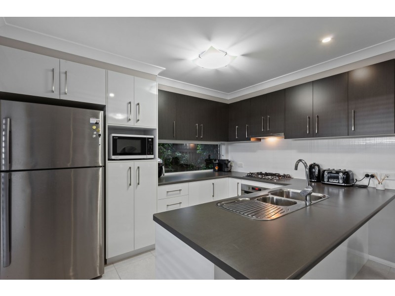 2/19 Sandalwood Drive, Glenvale QLD 4350