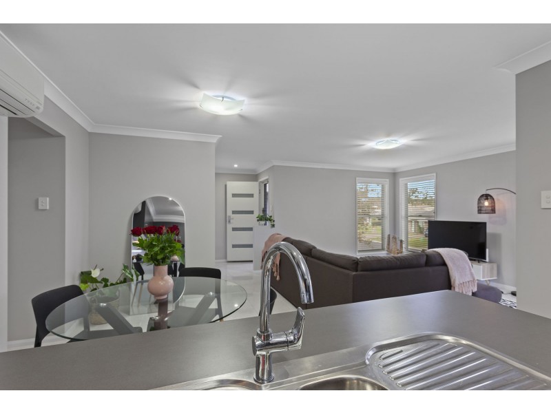 2/19 Sandalwood Drive, Glenvale QLD 4350