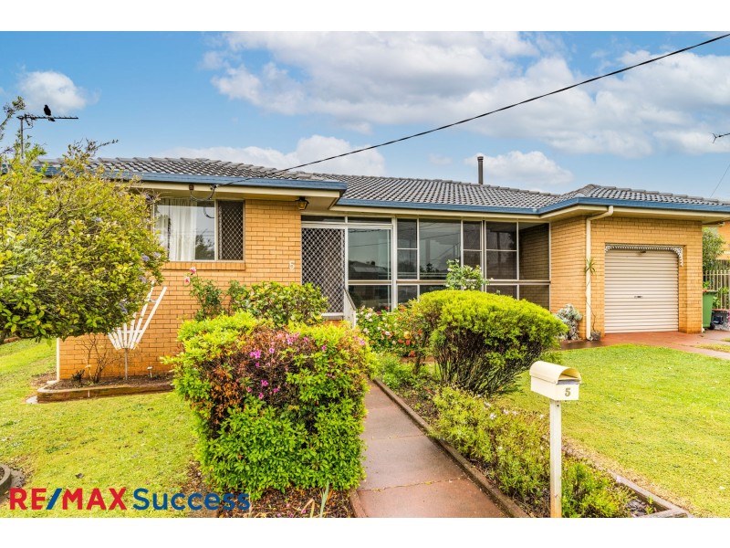 5 Raelyn Street, Centenary Heights QLD 4350