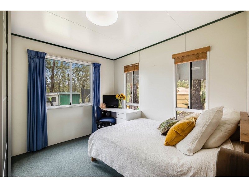 26 Wallaces Road, Withcott QLD 4352