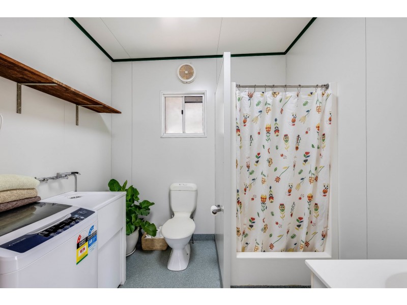 26 Wallaces Road, Withcott QLD 4352