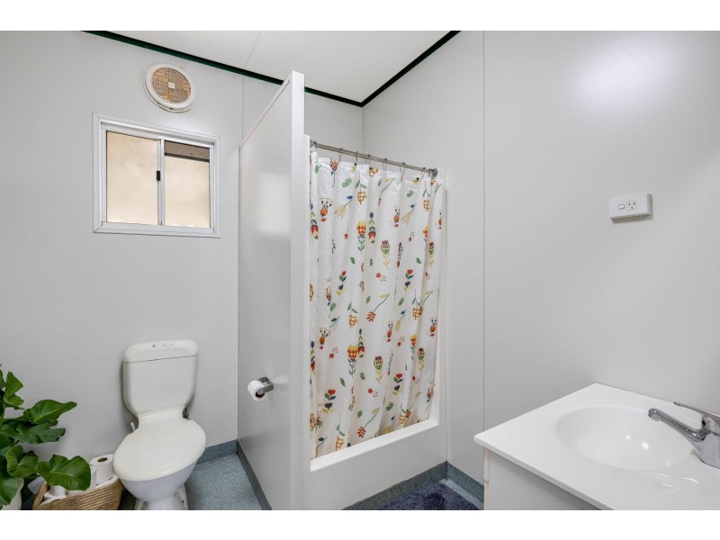 26 Wallaces Road, Withcott QLD 4352