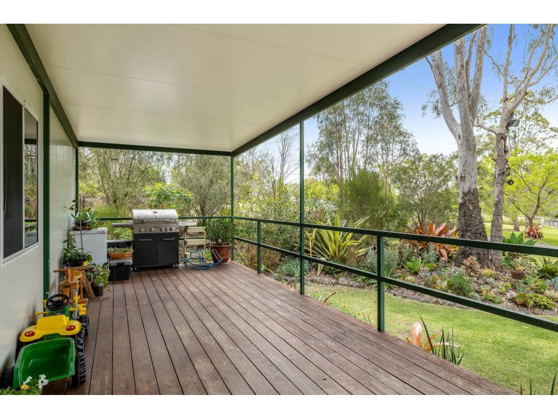 26 Wallaces Road, Withcott QLD 4352