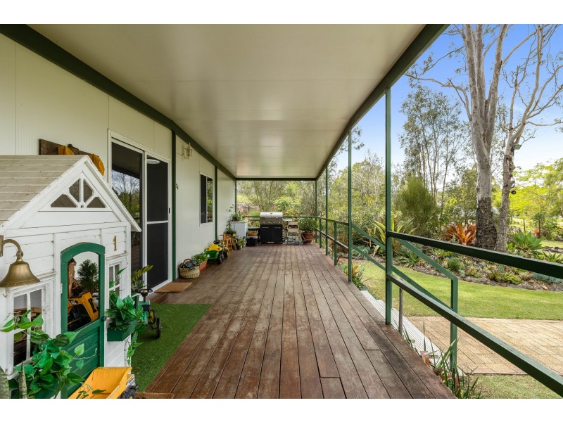 26 Wallaces Road, Withcott QLD 4352