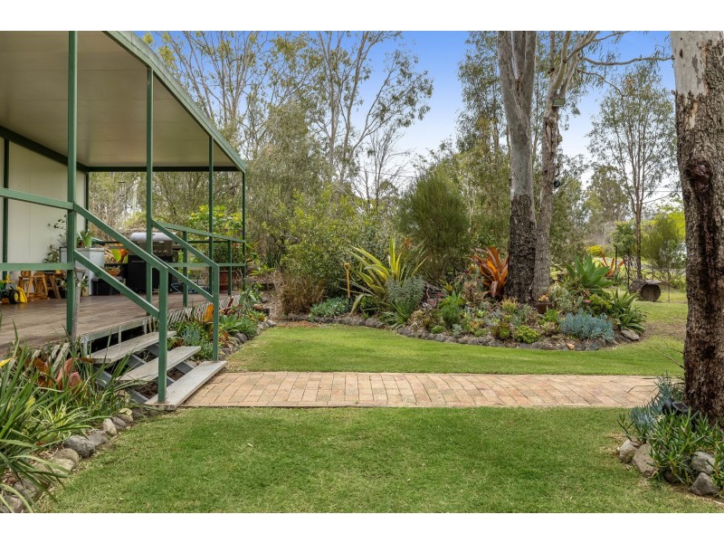 26 Wallaces Road, Withcott QLD 4352